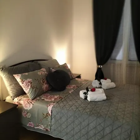 Red Roses Domus Apartment *
