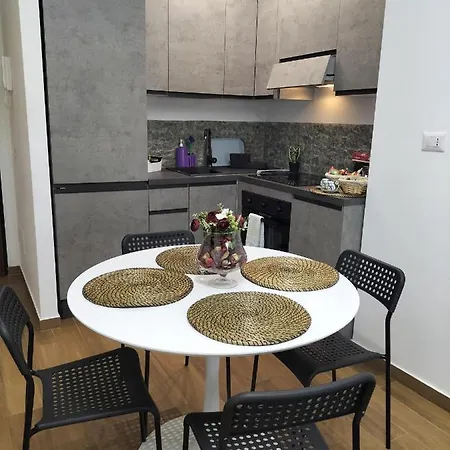 Red Roses Domus 罗马