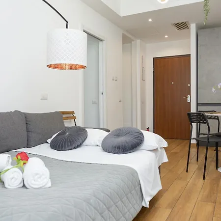 公寓 Red Roses Domus *