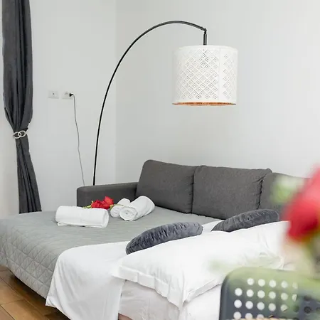 Red Roses Domus Apartament *